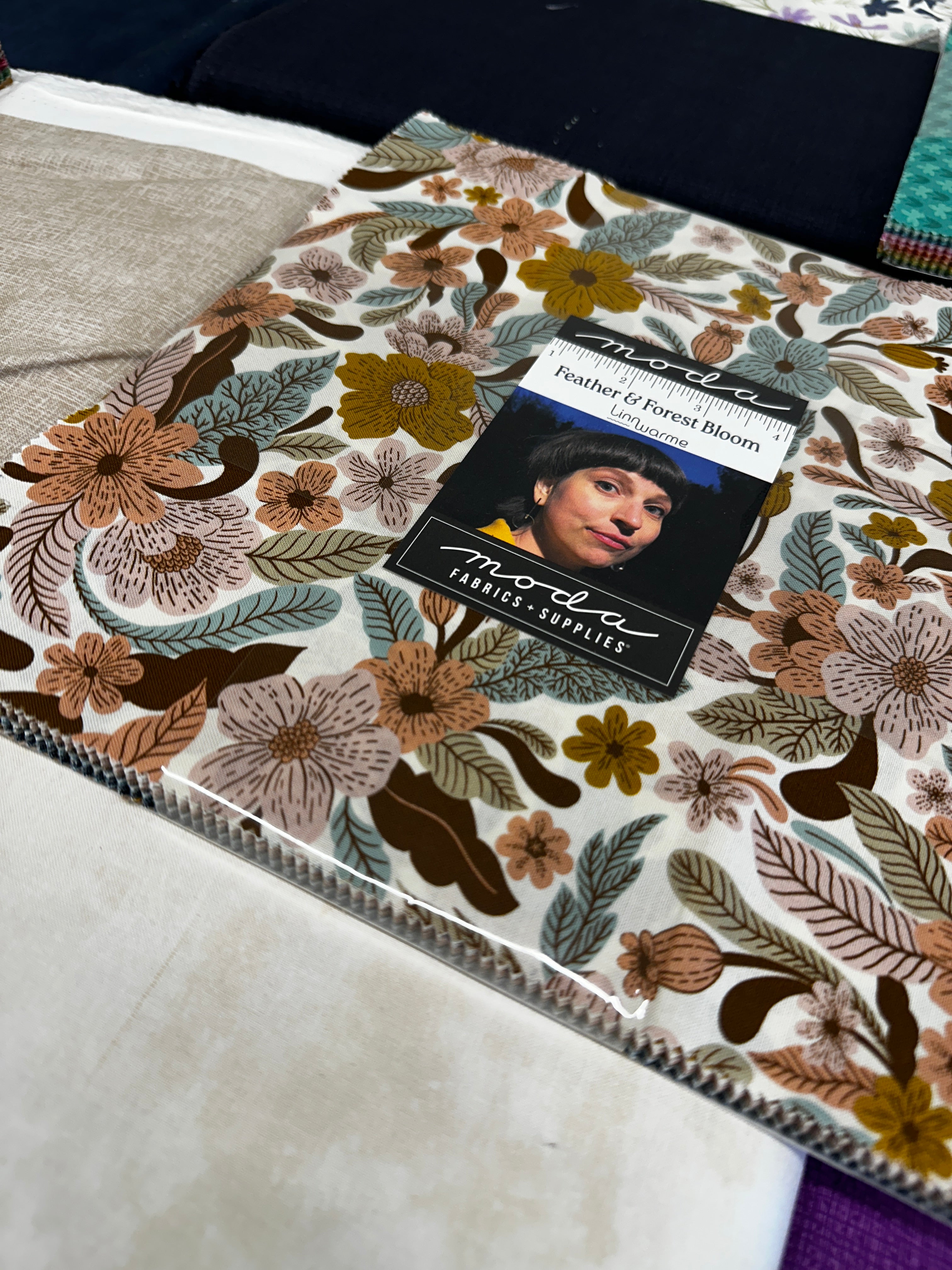 Kit M50 Gaelic Charm Feather and Forest Bloom